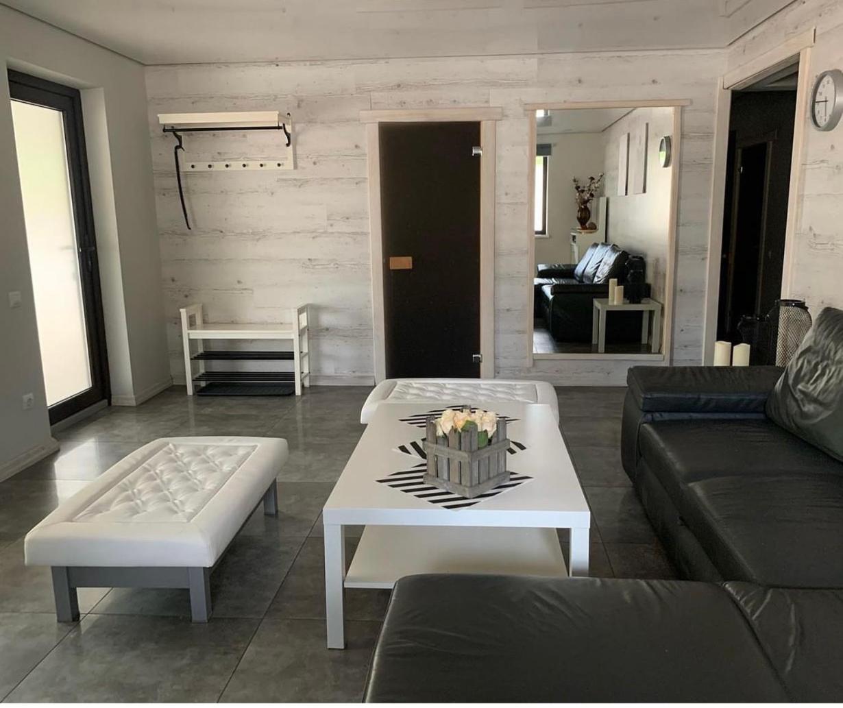 Royal Relax Guest House Khorodelets ภายนอก รูปภาพ